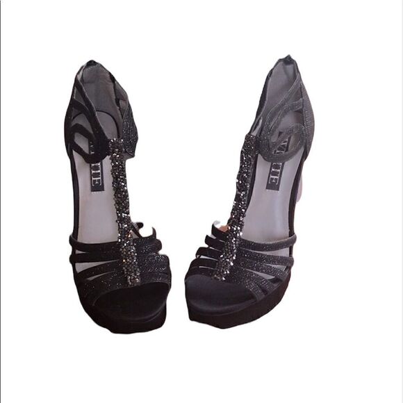 NWT Vera Wang White caged black heels with T-strap - Picture 3 of 11